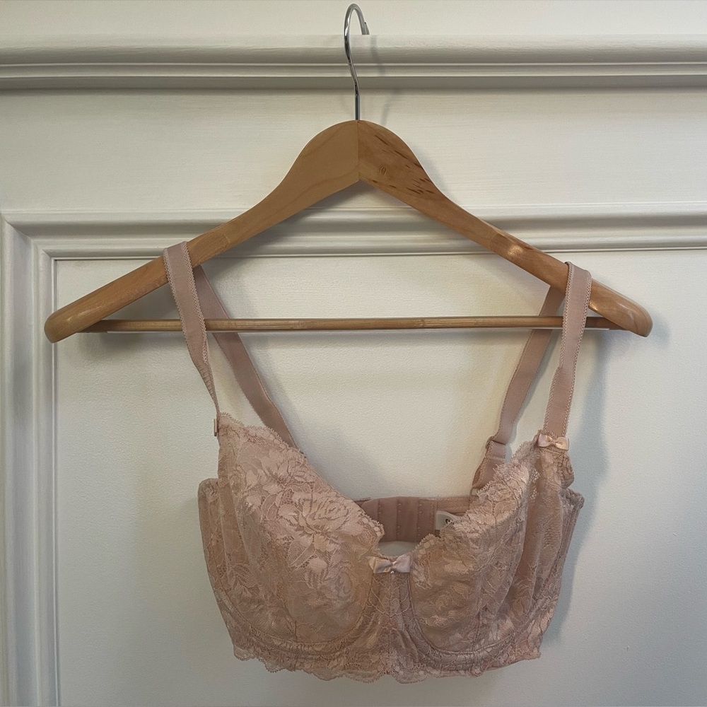 CHNGE Lace Underwire Bra in Light Pink